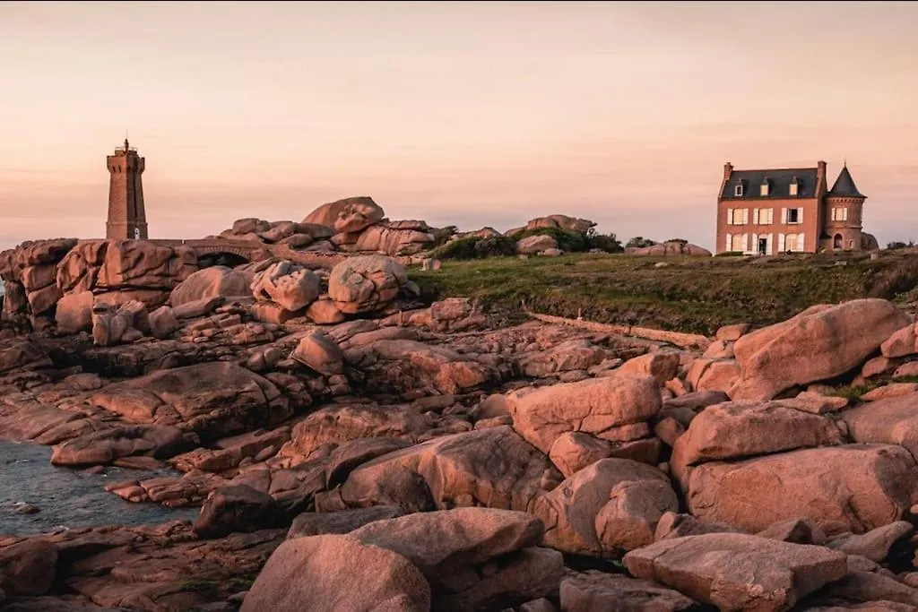 Holiday home Maison Vue Mer A 100 M De L'Eau Trelevern