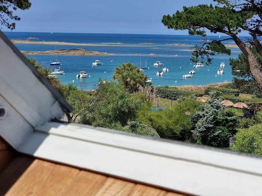 Holiday home Maison Vue Mer A 100 M De L'Eau Trelevern France
